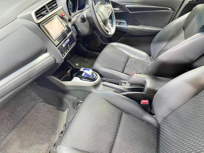 フィット1.5ハイブリッドLパッケージ 4WD 5年保証 スマキー ナビ Bカメ クルコン 寒冷地仕様 禁煙 車検整備2年付 修復歴無