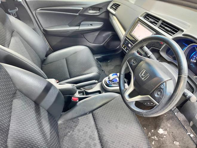 フィット1.5ハイブリッドLパッケージ 4WD 5年保証 スマキー ナビ Bカメ クルコン 寒冷地仕様 禁煙 車検整備2年付 修復歴無