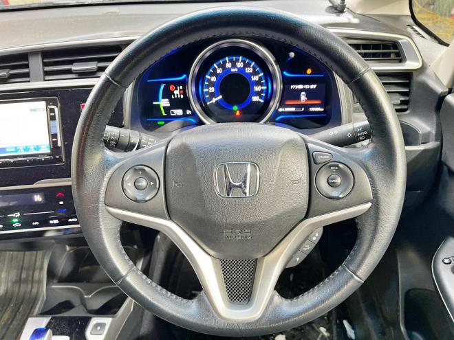 フィット1.5ハイブリッドLパッケージ 4WD 5年保証 ナビ Bカメ ETC 寒冷地仕様 車検整備2年付 修復歴無