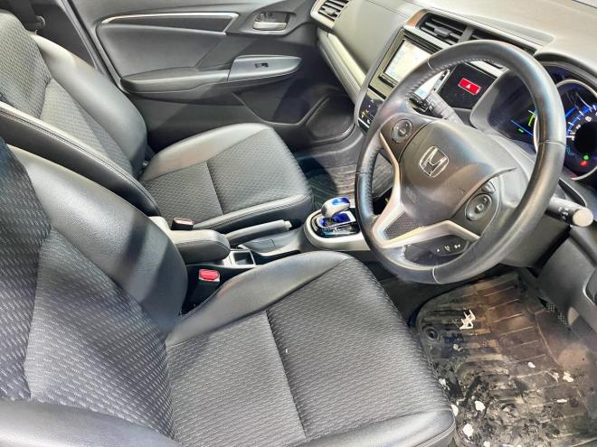 フィット1.5ハイブリッドLパッケージ 4WD 5年保証 ナビ Bカメ ETC 寒冷地仕様 車検整備2年付 修復歴無