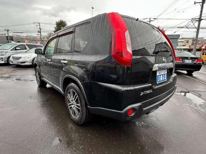 エクストレイル2.0 20X 4WD　社外ディスプレイオーディオ　前後シートヒーター　4WD切り替スイッチ　　横滑り防止装置　ETC　ヒルディセントコントロール　社外アルミホイール夏 2000