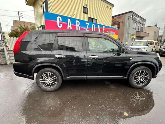 エクストレイル2.0 20X 4WD　社外ディスプレイオーディオ　前後シートヒーター　4WD切り替スイッチ　　横滑り防止装置　ETC　ヒルディセントコントロール　社外アルミホイール夏 2000