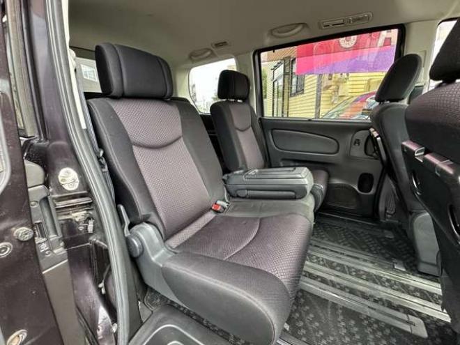 セレナ2.0 ハイウェイスター Vセレクション 4WD　両側ワンタッチオートスライドドア　アイドリングトップ　横滑り防止装置　プッシュスタート　クルーズコントロール　社外アルミホイール夏 2000