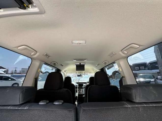 ヴォクシー2.0 ZS 4WD　両側パワースライドドア　プッススタート 2000