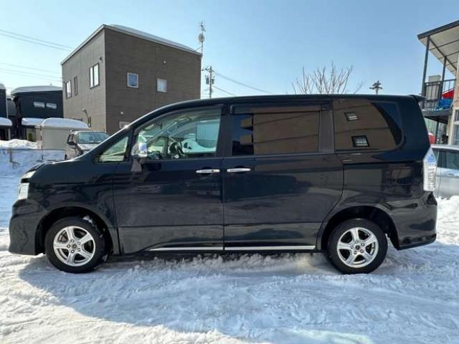 ヴォクシー2.0 ZS 4WD　両側パワースライドドア　プッススタート 2000