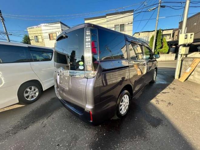 ヴォクシー2.0 X 4WD　電動スライドドア　冬タイヤセット　ドラレコ　アクセル踏み間違い防止装置 ナビTVバックモニター 2000