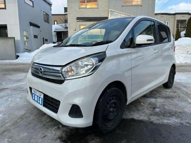 デイズX 4WD　Bluetooth　地デジ　プッシュスタート　アイドリングストップ　シートヒーター　衝突軽減ブレーキ　横滑り防止装置　アランドビューモニター　バックモニター 660