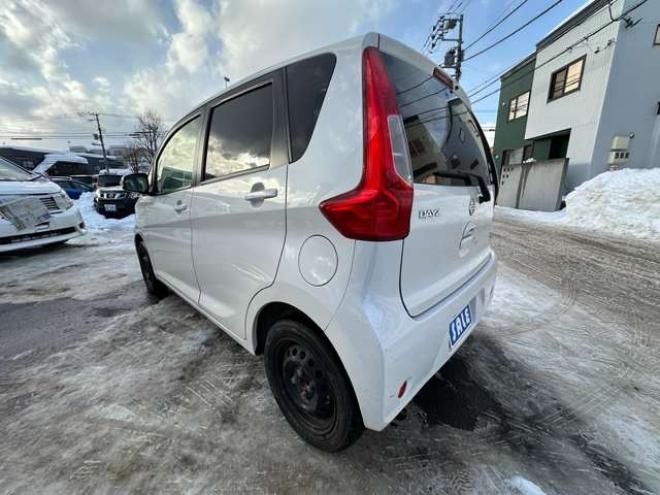 デイズX 4WD　Bluetooth　地デジ　プッシュスタート　アイドリングストップ　シートヒーター　衝突軽減ブレーキ　横滑り防止装置　アランドビューモニター　バックモニター 660