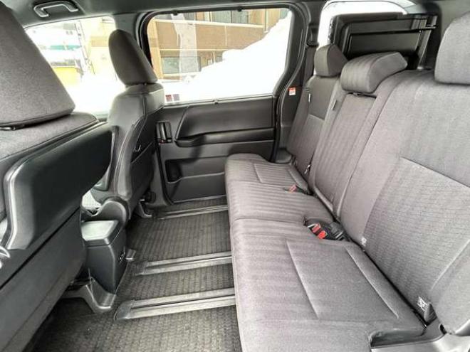 ヴォクシー2.0 S-G 4WD　バックモニター　左右電動スライドドア　衝突軽減ブレーキアクセル踏み間違いブレーキ　ETCレーンキープアシスト 2000