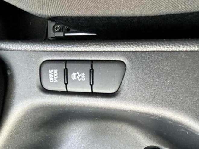 ヤリス1.5 X 4WD　衝突安全ボディー　オートライト　ナビバックモニター　ETC　衝突軽減ブレーキシステム　　レーンアシスト 1500