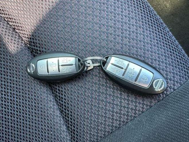 セレナ2.0 ハイウェイスター 4WD　ワンオーナー　両側ワンタッチオートスライドドア　ETC　横滑り防止装置　アイドリングストップ　バックモニター 2000