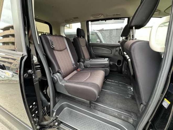 セレナ2.0 ハイウェイスター 4WD　左側パワースライドドア　Bluetooth 2000