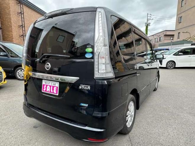 セレナ2.0 ハイウェイスター 4WD　左側パワースライドドア　Bluetooth 2000