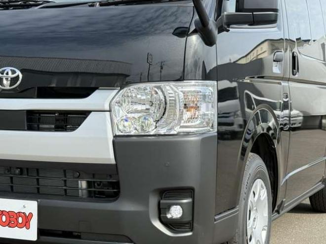 ハイエースバン2.8 DX ロング ディーゼルターボ 4WD　登録未使用車　寒冷地仕様　パノラミックビューモニター　デジタインナーミラー　LEDヘッドランプ　電動格納ミラーヒータ付　リアAC　リアヒーター　スライドドアイージークローザー　バックドアイージークローザー 登録済未使用車 2800