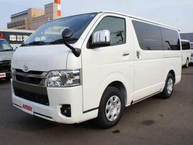 ハイエースバン2.8 スーパーGL ダークプライム S ロングボディ ディーゼルターボ 4WD　ダークプライムS　登録済未使用車　4WD　両側パワースライドドア　デジタルインナーミラー　全方位カメラ　バックカメラ　寒冷地仕様　プッシュスタート　スマートキー　415COBRAフラットベッドキット 登録済未使用車 2800