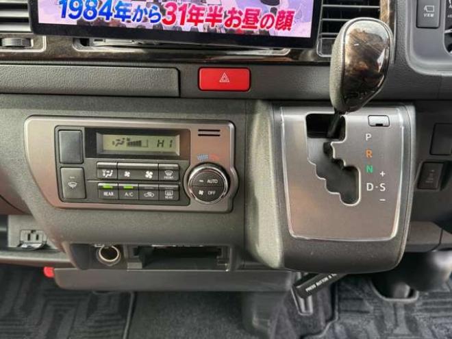 ハイエースバン2.8ダークプライムIIマルチロールトランスポータータイプIロングディーゼルターボ4WD　寒冷地仕様　ワンオーナー　ESSEX　ENCM18インチAW　ESSEXフロントリップスポイラー　ローダウン　パワースライドドア　LEDテール　415COBRAシートカバー&ローフォルムフェンダー&ステアリング 2800