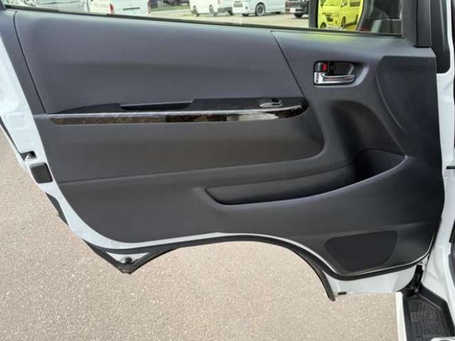 ハイエースバン2.8ダークプライムIIマルチロールトランスポータータイプIロングディーゼルターボ4WD　寒冷地仕様　ワンオーナー　ESSEX　ENCM18インチAW　ESSEXフロントリップスポイラー　ローダウン　パワースライドドア　LEDテール　415COBRAシートカバー&ローフォルムフェンダー&ステアリング 2800