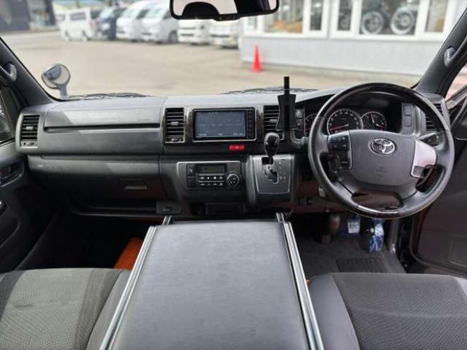 レジアスエース2.8 スーパーGL ダークプライムII ロングボディ ディーゼルターボ 4WD　415COBRA　S-6ボンネット&クリーンルック3Fリップ&ステージ2ルーフスポイラー&バッドラッカーSD-6　17インチAW　ヨコハマPARADA215/60R17　両側パワースライドドア　ETC　社外コンソールBOX 2800