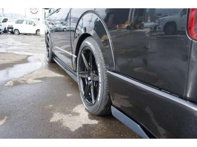 レジアスエース2.8 スーパーGL ダークプライム ロングボディ ディーゼルターボ 4WD　415COBRAオフィシャルコンプリート　ファントムヘッドライトシステム&新作HP-6　18インチホイール&フェイスリフトキット&フルエアロ&フローティングリップ&ローフォルムフェンダー　玄武2インチダウンブロック 2800