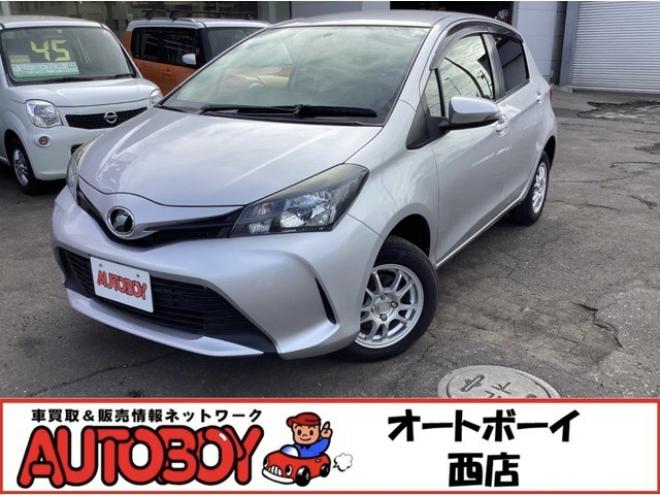 ヴィッツ1.3 F 4WD　キーレス　バックカメラ　純正ナビ　CD  Bluetooth  横滑り防止システム　オート4WD  ワイパーデアイサー　ウィンカーミラー 1300