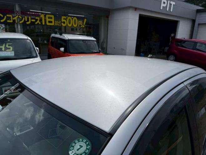 ヴィッツ1.3 F 4WD　キーレス　バックカメラ　純正ナビ　CD  Bluetooth  横滑り防止システム　オート4WD  ワイパーデアイサー　ウィンカーミラー 1300