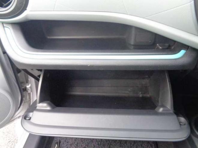 アクア1.5 S　キーフリー　純正ナビ　ワンセグ 2WD 1500