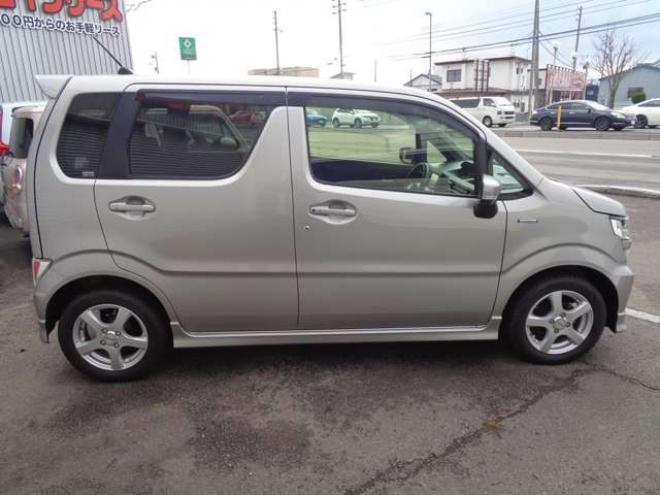 ワゴンRハイブリッド FZ セーフティパッケージ装着車 4WD　ワンオーナー車　全方位モニター　スマートキー　社外ナビ 660