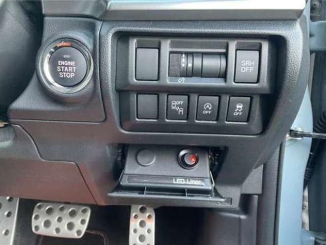 XV2.0i-S アイサイト 4WD　プッシュスタート　カロッツェリア製ナビTV　バックカメラ　Bluetooth　レーダークルーズコントロール　パドルシフト　ETC　前席パワーシート　ハーフレザーシート　LEDヘッドライト　フォグランプ　ルーフレール 2000