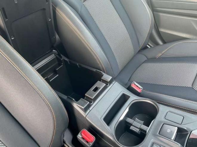 XV2.0i-S アイサイト 4WD　プッシュスタート　カロッツェリア製ナビTV　バックカメラ　Bluetooth　レーダークルーズコントロール　パドルシフト　ETC　前席パワーシート　ハーフレザーシート　LEDヘッドライト　フォグランプ　ルーフレール 2000