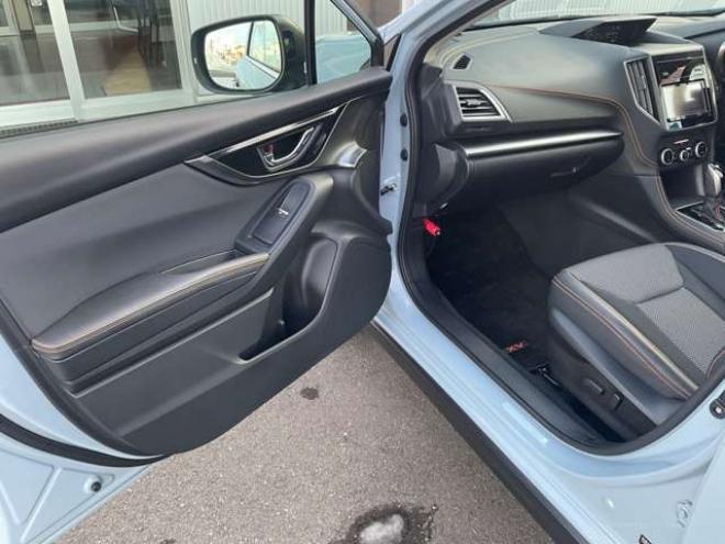 XV2.0i-S アイサイト 4WD　プッシュスタート　カロッツェリア製ナビTV　バックカメラ　Bluetooth　レーダークルーズコントロール　パドルシフト　ETC　前席パワーシート　ハーフレザーシート　LEDヘッドライト　フォグランプ　ルーフレール 2000