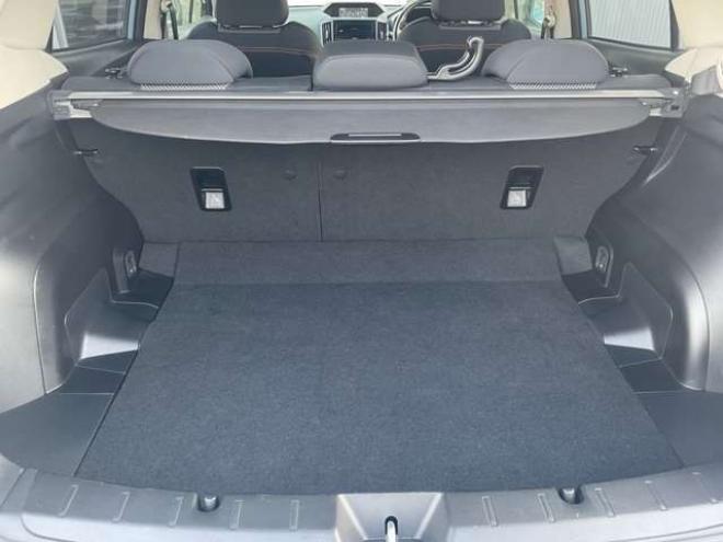 XV2.0i-S アイサイト 4WD　プッシュスタート　カロッツェリア製ナビTV　バックカメラ　Bluetooth　レーダークルーズコントロール　パドルシフト　ETC　前席パワーシート　ハーフレザーシート　LEDヘッドライト　フォグランプ　ルーフレール 2000