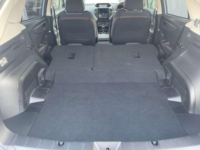 XV2.0i-S アイサイト 4WD　プッシュスタート　カロッツェリア製ナビTV　バックカメラ　Bluetooth　レーダークルーズコントロール　パドルシフト　ETC　前席パワーシート　ハーフレザーシート　LEDヘッドライト　フォグランプ　ルーフレール 2000