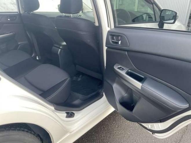 インプレッサスポーツ 2.0 i アイサイト 4WD　後期型　プッシュスタート　スマートキー　KENWOOD製ナビTV　Bluetooth バックカメラ　レーダークルーズコントロール　ETC　HIDヘッドライト　リアスポイラー　エアロ(サイド・リア) 2000