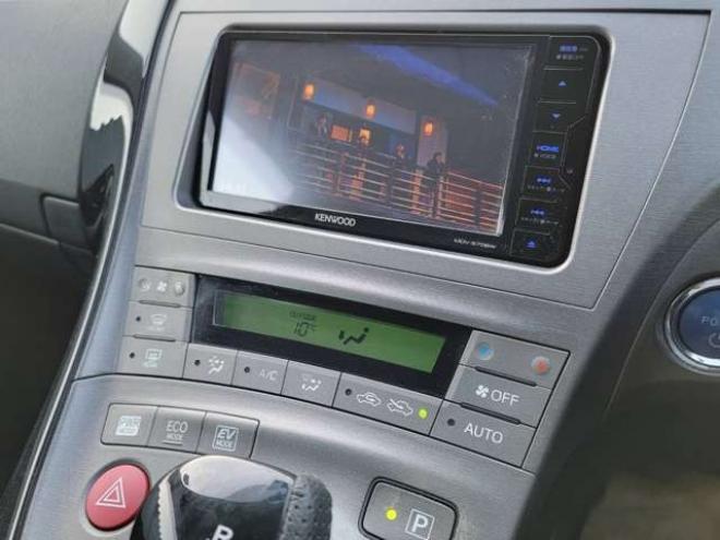 プリウス1.8 S　下廻り防錆塗装済 コムテック製ドラレコ  ケンウッド製社外ナビ フルセグ Bluetooth バックカメラ ETC フロント&テールエアロ プッシュスタート スマートキー 社外アルミ 2WD 1800