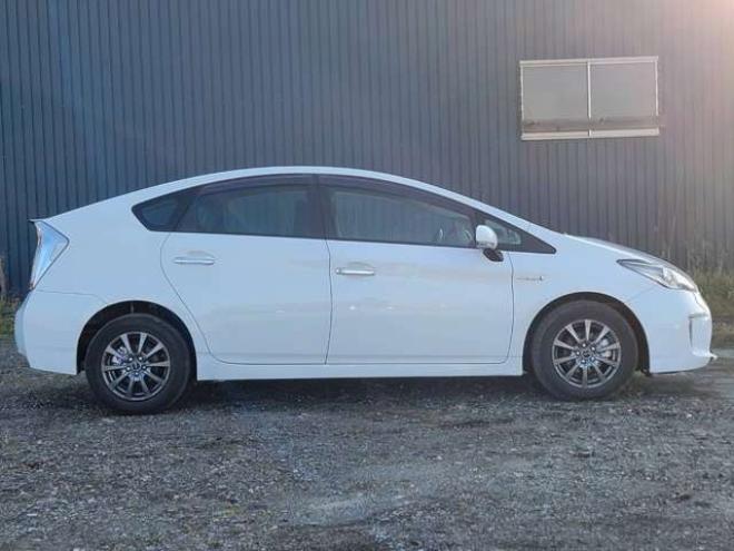 プリウス1.8 S　下廻り防錆塗装済 コムテック製ドラレコ  ケンウッド製社外ナビ フルセグ Bluetooth バックカメラ ETC フロント&テールエアロ プッシュスタート スマートキー 社外アルミ 2WD 1800