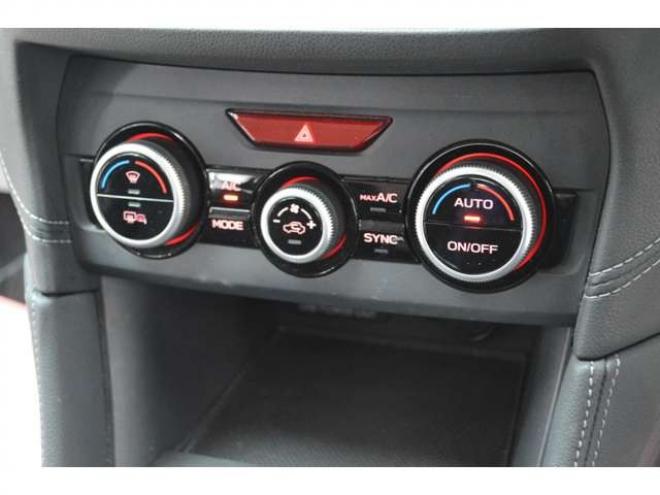 インプレッサスポーツ 2.0 i-L アイサイト 4WD　ワンオーナー車4WDパドルシフトアイサイトアイドリングストップ横滑り防止装置レーダークルーズコントロール純正8インチナビTVバックカメラブラインドスポットモニター前後ドラレコETCパーキングセンサーLEDライト 2000