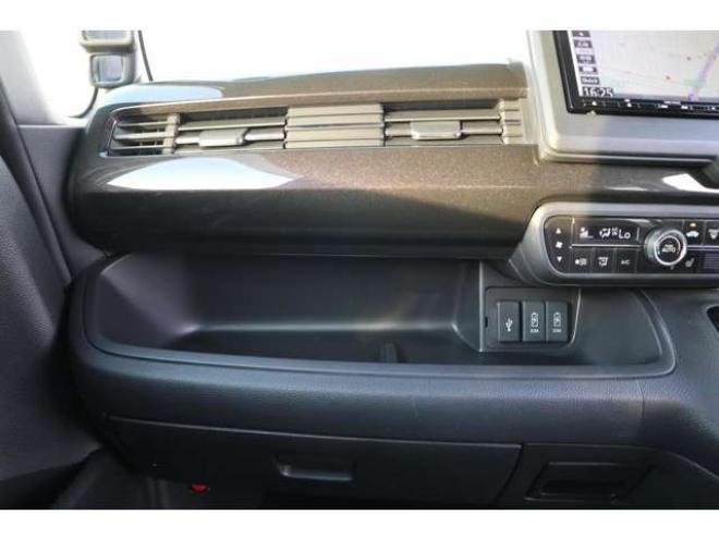 N-BOXカスタム 660 G L ホンダセンシング 4WD　純正フルセグナビ　バックカメラ　ETC　社外360°カメラドラレコ　純正エンジンスターター　シートミラーヒーター　助手席側電動スライドドア 660