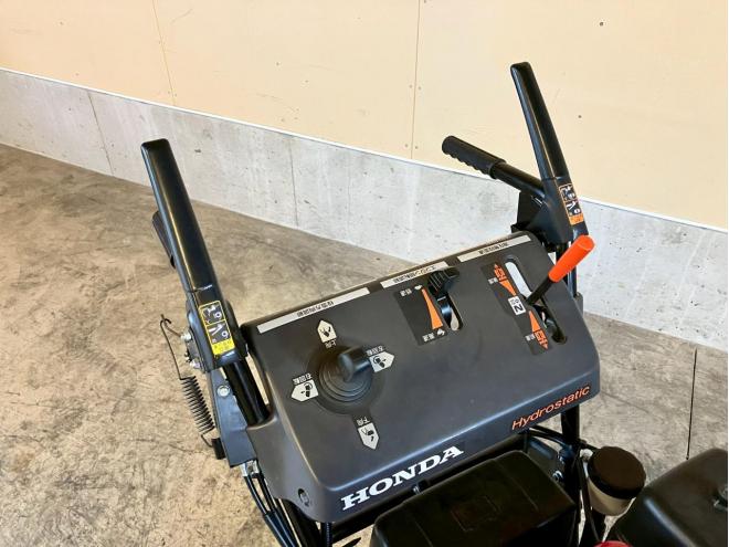 除雪機ホンダ　HSS970ｎ！55HR！　新潟店在庫に付き、お取り寄せになります！