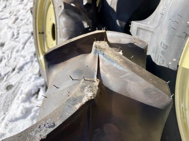 その他ヤンマートラクター　ホイール付タイヤ　4本セット