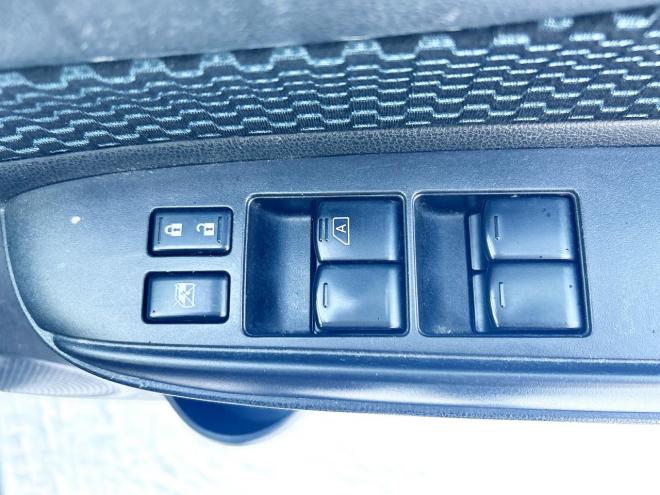 ノート1.2X FOUR Vセレクション+セーフティ 4WD　ローンが不安な方＜優遇ローン＞本州仕入　エマージェンシーブレーキ　社外ナビ 4WD