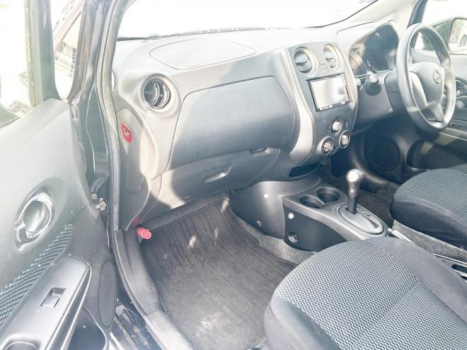 ノート1.2X FOUR Vセレクション+セーフティ 4WD　ローンが不安な方＜優遇ローン＞本州仕入　エマージェンシーブレーキ　社外ナビ 4WD