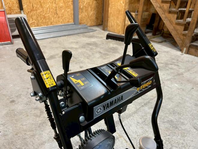 除雪機お手頃現状販売！ヤマハ　YT660B！ブレード付き