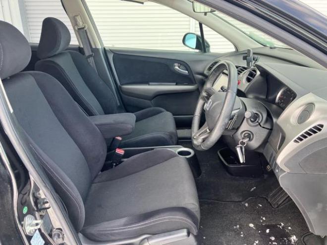 ストリームRSZ 4WD 1800 ５Dr