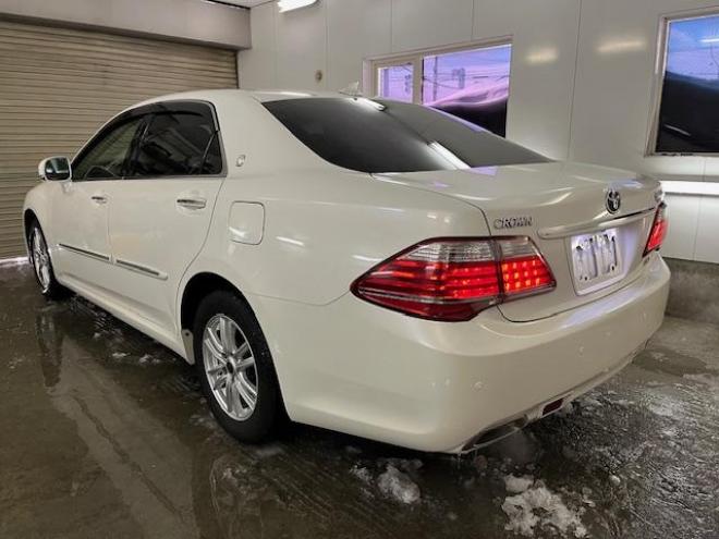 クラウンロイヤルサルーン　ｉ－Ｆｏｕｒ　寒冷地仕様　禁煙車　後期型　社外１６インチＡＷ　スタッドレスタイヤ付　クルーズコントロール　純正ＨＤＤナビ　フルセグ地デジ　ＤＶＤ再生　Ｂｌｕｅｔｏｏｔｈオーディオ　バックカメラ　コーナーセンサー 4WD 2500 4Dr