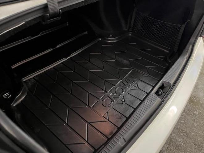 クラウンロイヤルサルーン　ｉ－Ｆｏｕｒ　寒冷地仕様　禁煙車　後期型　社外１６インチＡＷ　スタッドレスタイヤ付　クルーズコントロール　純正ＨＤＤナビ　フルセグ地デジ　ＤＶＤ再生　Ｂｌｕｅｔｏｏｔｈオーディオ　バックカメラ　コーナーセンサー 4WD 2500 4Dr