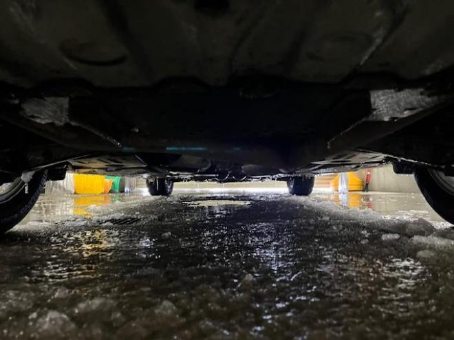 クラウンロイヤルサルーン　ｉ－Ｆｏｕｒ　寒冷地仕様　禁煙車　後期型　社外１６インチＡＷ　スタッドレスタイヤ付　クルーズコントロール　純正ＨＤＤナビ　フルセグ地デジ　ＤＶＤ再生　Ｂｌｕｅｔｏｏｔｈオーディオ　バックカメラ　コーナーセンサー 4WD 2500 4Dr