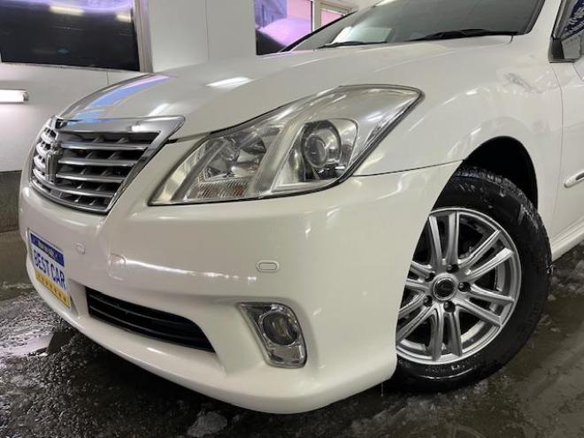 クラウンロイヤルサルーン　ｉ－Ｆｏｕｒ　寒冷地仕様　禁煙車　後期型　社外１６インチＡＷ　スタッドレスタイヤ付　クルーズコントロール　純正ＨＤＤナビ　フルセグ地デジ　ＤＶＤ再生　Ｂｌｕｅｔｏｏｔｈオーディオ　バックカメラ　コーナーセンサー 4WD 2500 4Dr