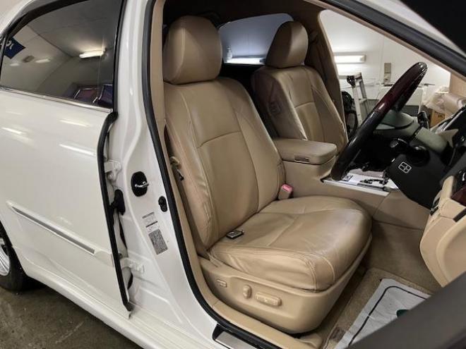 クラウンロイヤルサルーン　ｉ－Ｆｏｕｒ　寒冷地仕様　禁煙車　後期型　社外１６インチＡＷ　スタッドレスタイヤ付　クルーズコントロール　純正ＨＤＤナビ　フルセグ地デジ　ＤＶＤ再生　Ｂｌｕｅｔｏｏｔｈオーディオ　バックカメラ　コーナーセンサー 4WD 2500 4Dr