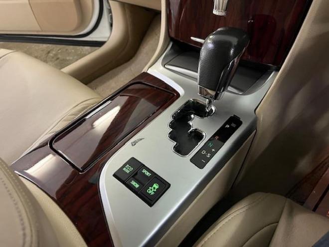 クラウンロイヤルサルーン　ｉ－Ｆｏｕｒ　寒冷地仕様　禁煙車　後期型　社外１６インチＡＷ　スタッドレスタイヤ付　クルーズコントロール　純正ＨＤＤナビ　フルセグ地デジ　ＤＶＤ再生　Ｂｌｕｅｔｏｏｔｈオーディオ　バックカメラ　コーナーセンサー 4WD 2500 4Dr