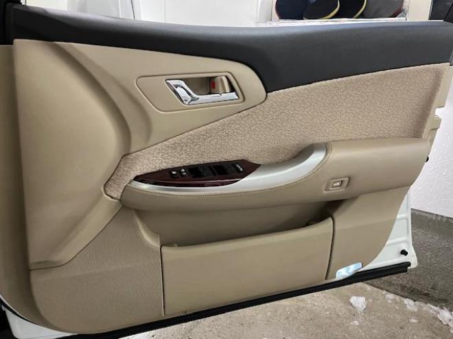 クラウンロイヤルサルーン　ｉ－Ｆｏｕｒ　寒冷地仕様　禁煙車　後期型　社外１６インチＡＷ　スタッドレスタイヤ付　クルーズコントロール　純正ＨＤＤナビ　フルセグ地デジ　ＤＶＤ再生　Ｂｌｕｅｔｏｏｔｈオーディオ　バックカメラ　コーナーセンサー 4WD 2500 4Dr